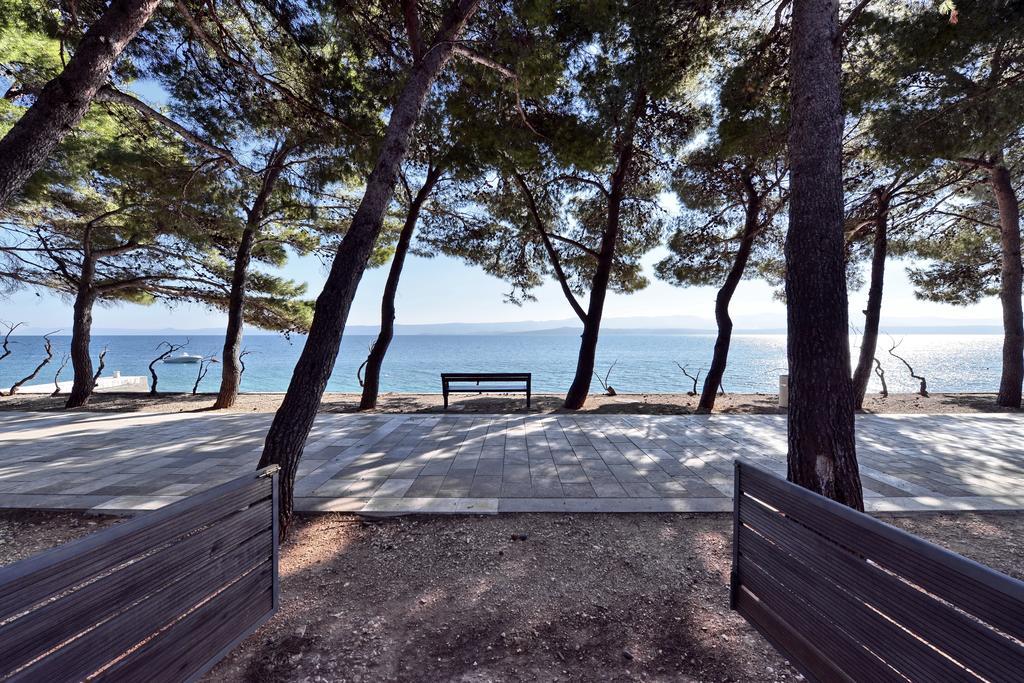 Chiponsky One - 5 Star Beachfront Property Bol Exteriör bild